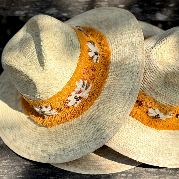 Embroidered Daisy Band Palm Hat