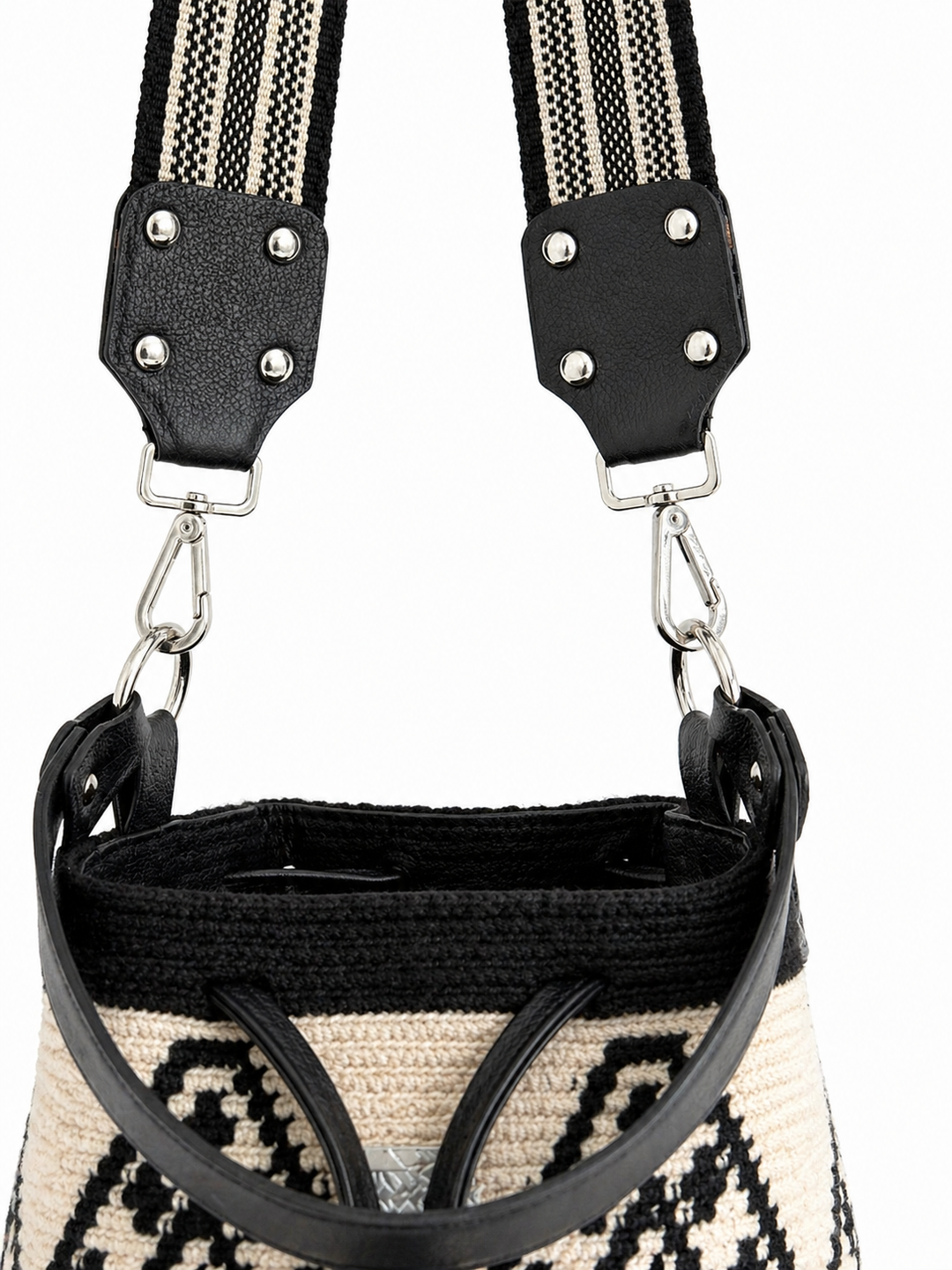  Artisan handmade geometric woven bag black ivory bucket style crossbody purse Bootsologie