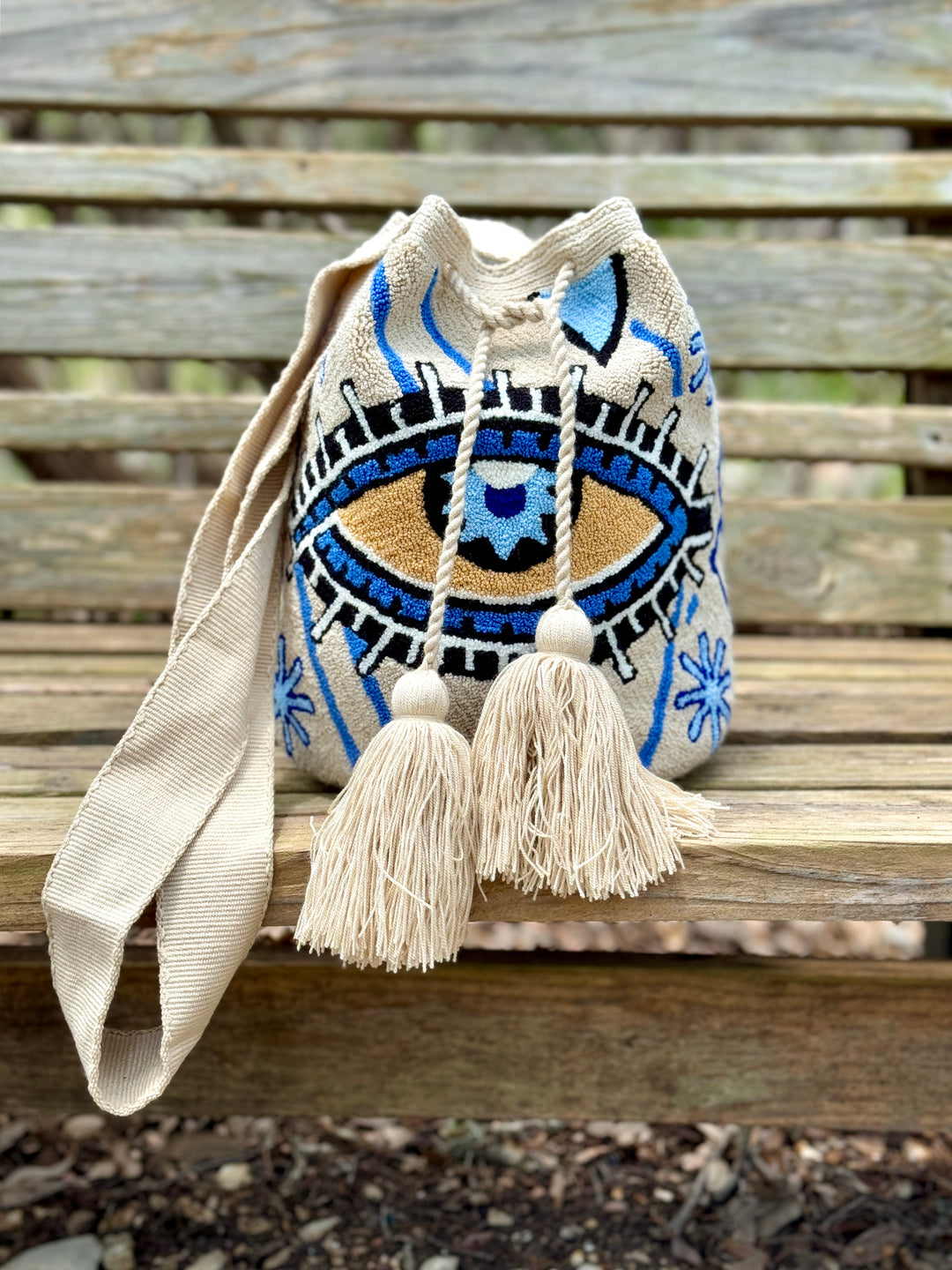 Precious deals hand-woven Wayuu bag