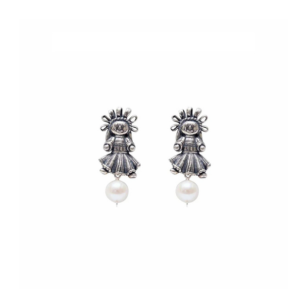 Small Muñeca Mexican Silver Earrings with Pearl