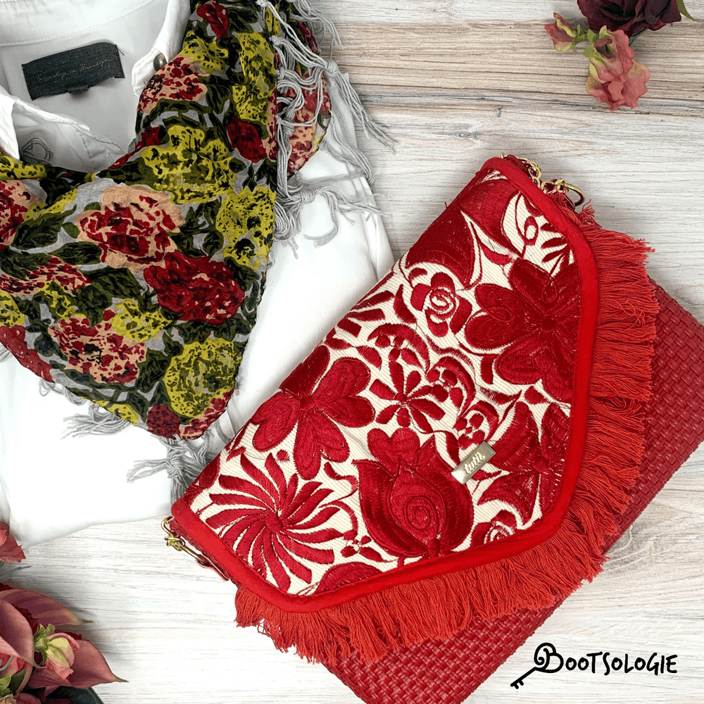 Martina’s Woven Clutch. - Bootsologie