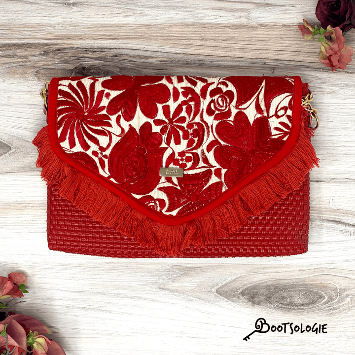 Martina’s Woven Clutch. - Bootsologie